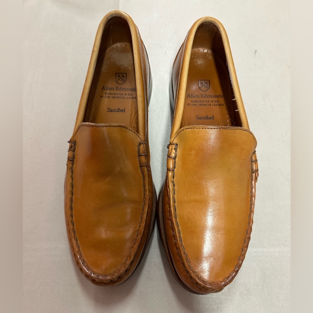 Allen Edmonds Sanibel loafers 
Size 7 D